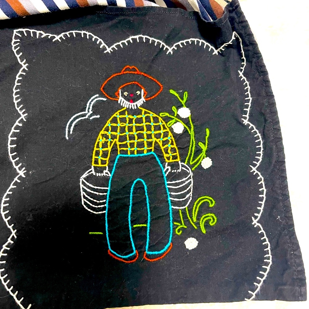 Apron-Hand stitched Embroidered Handmade Apron. Folk art - Picture 4 of 7